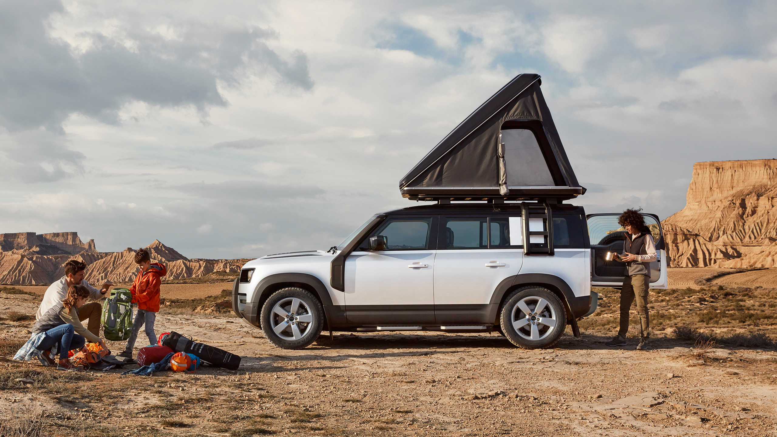Defender camping with roof top tent