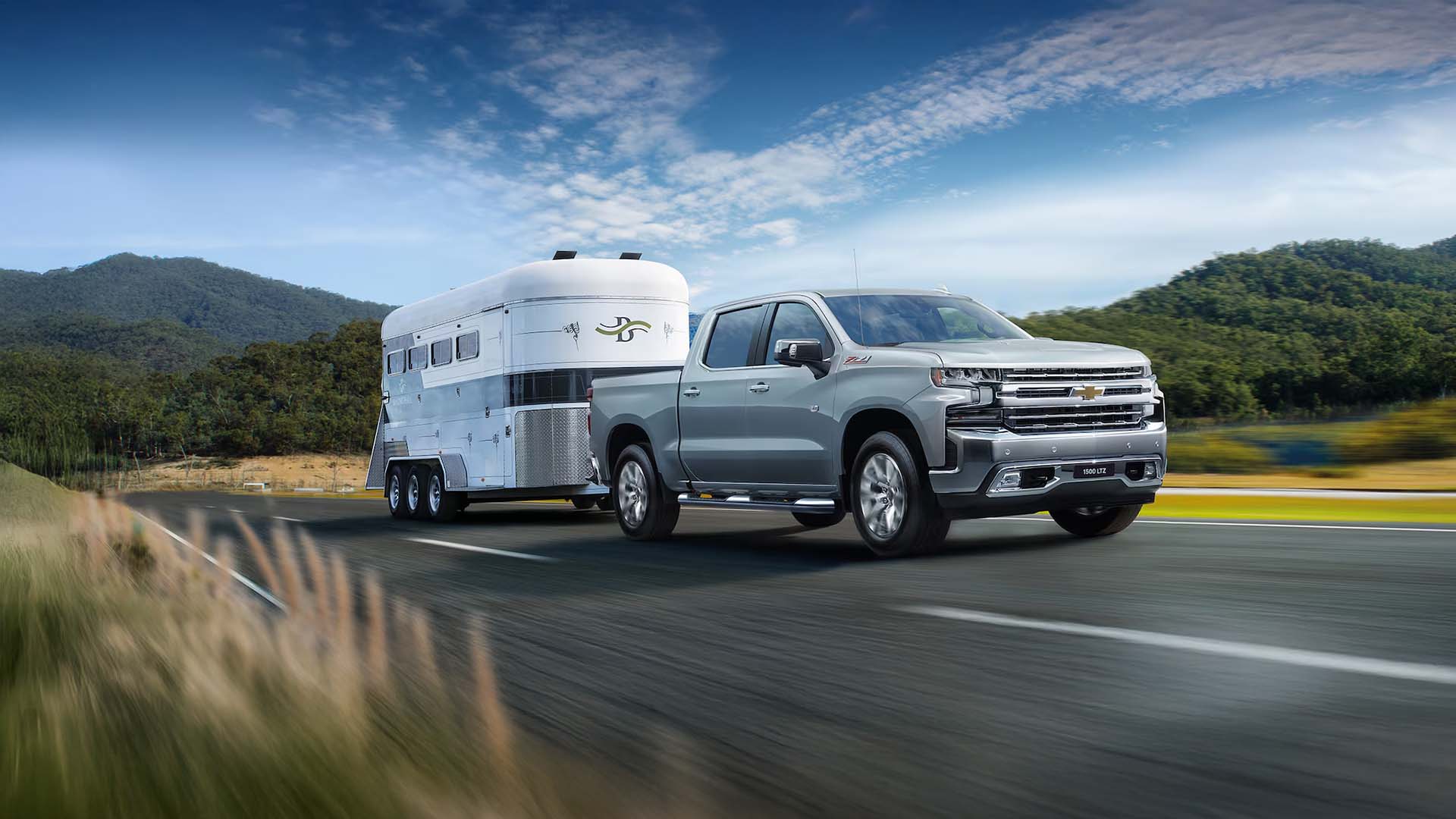 Silverado 2500HD towing and hauling