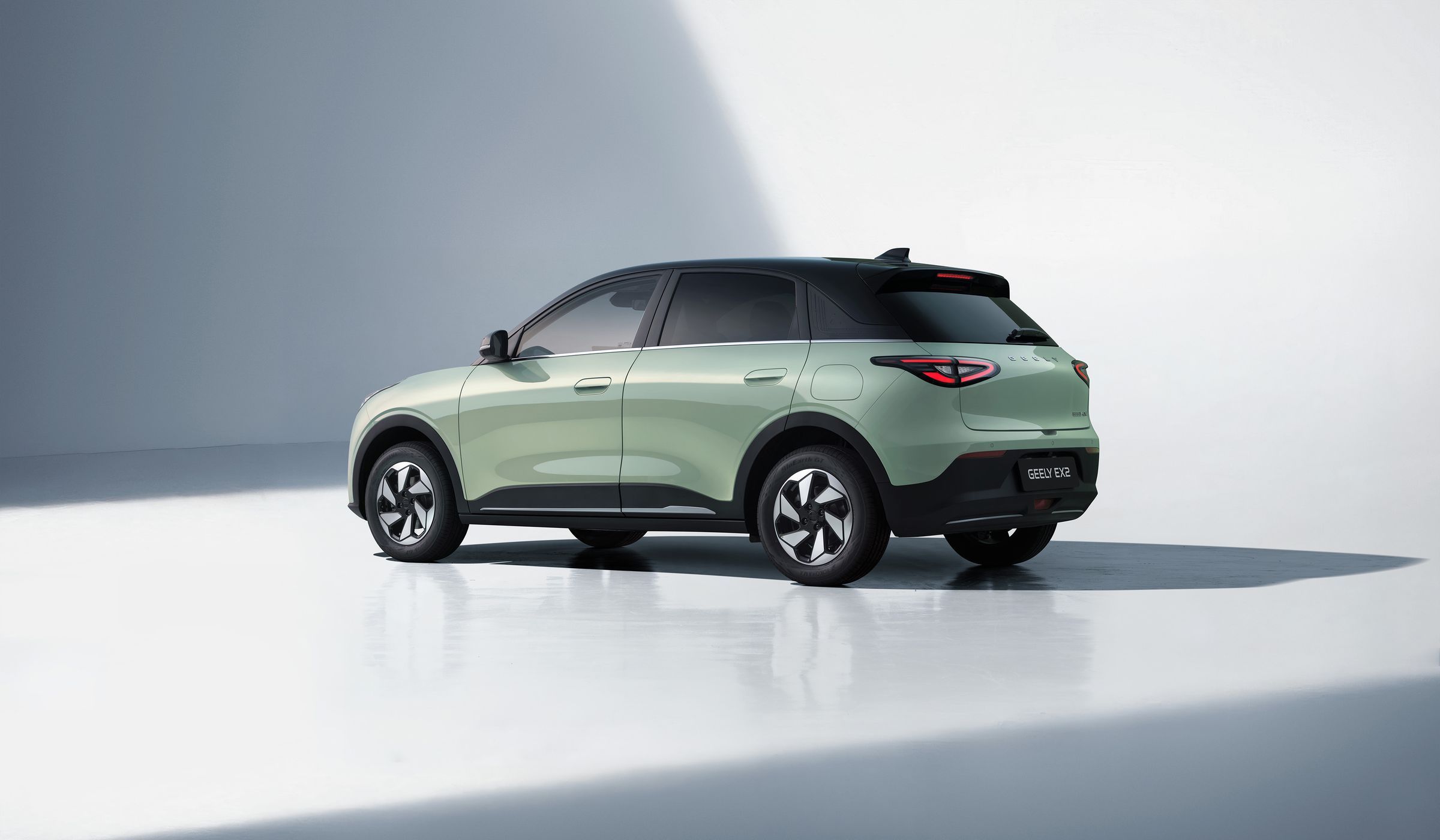 Geely EX2 angled exterior