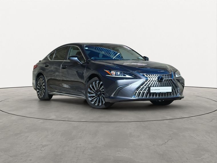 Lexus ES 300H Crafted Edition