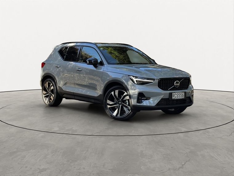 Volvo XC40 B4 FWD Ultra Dark