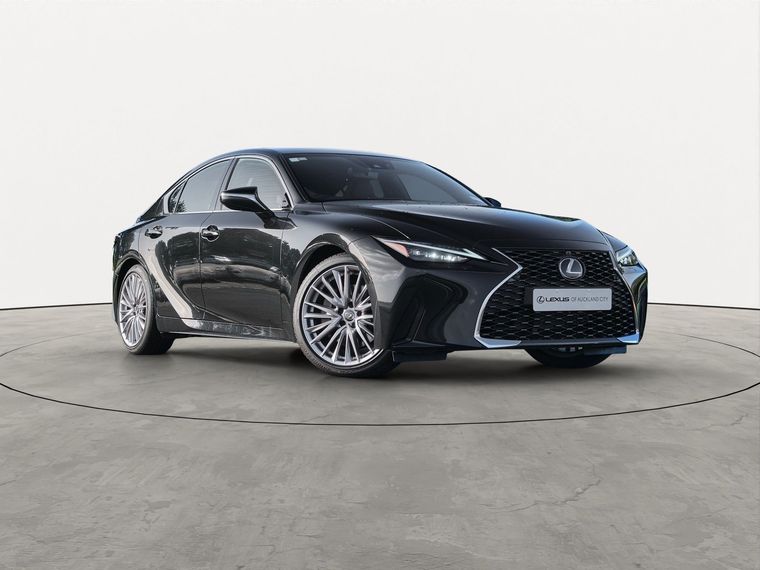 2024 Lexus IS 300 Limited Giltrap Group