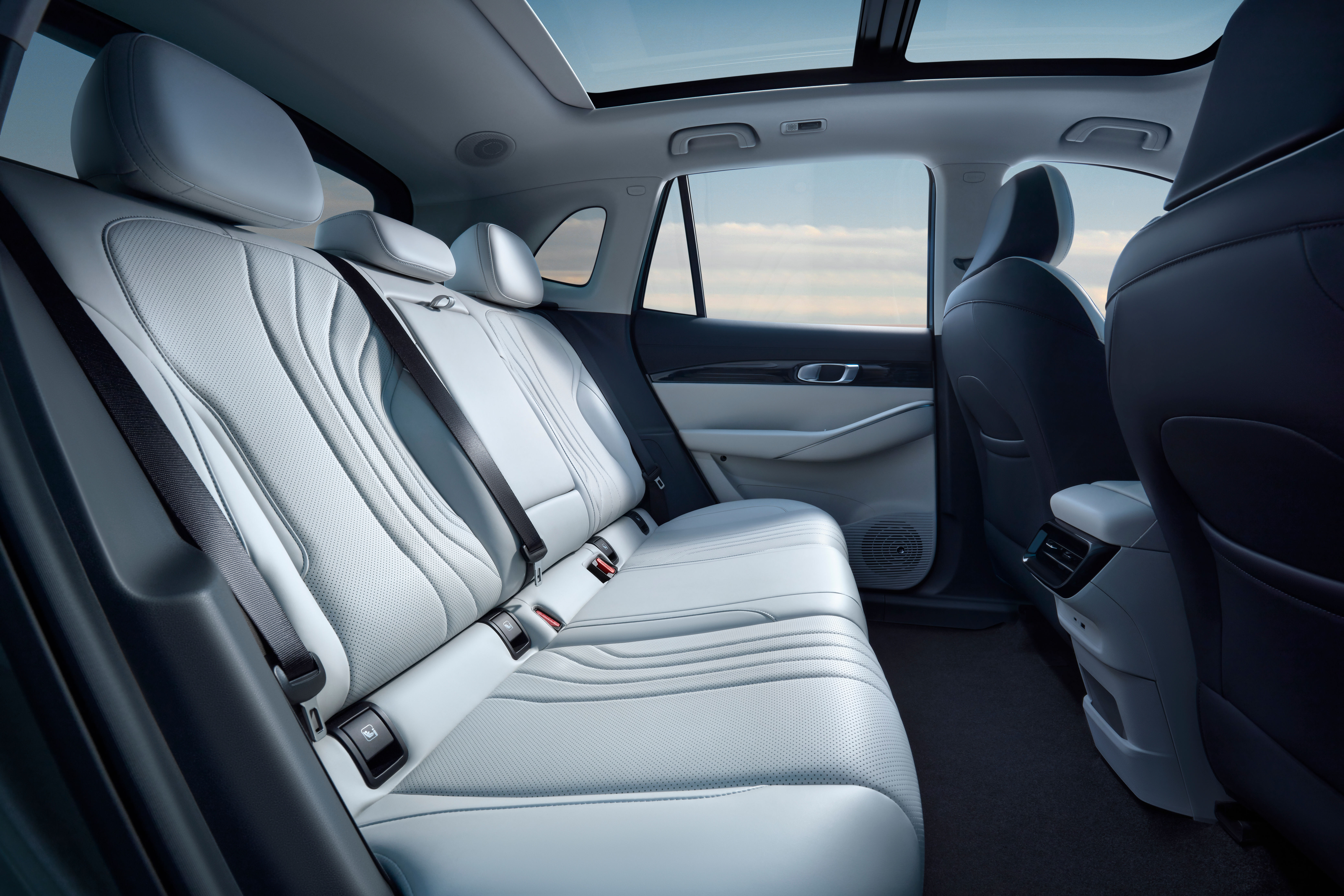 Geely EX5 wireless charging console
