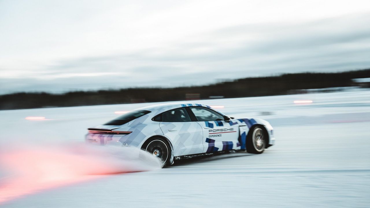 Porsche claims record with world's longest ice drift