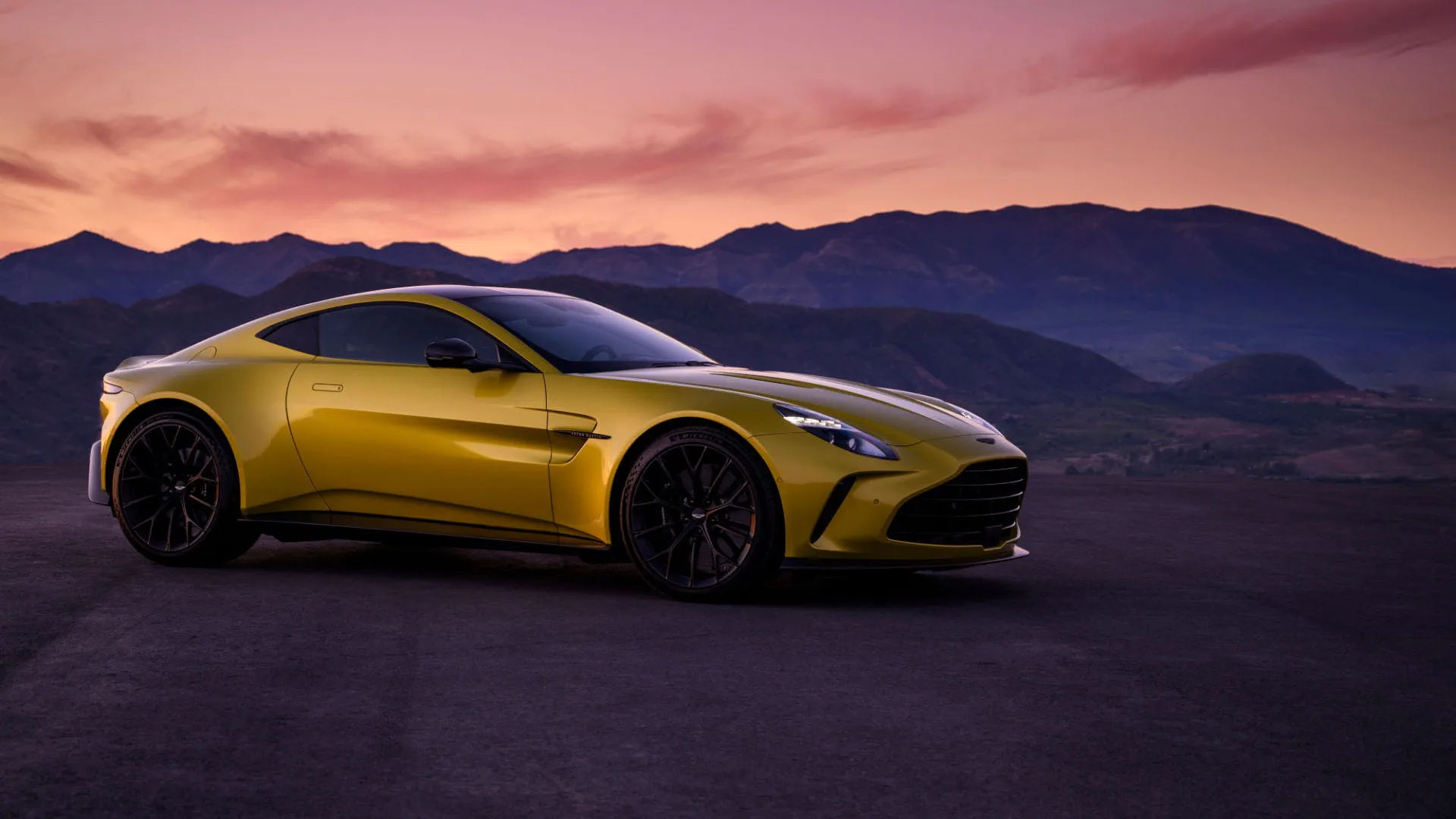 Aston Martin DBX707 performance