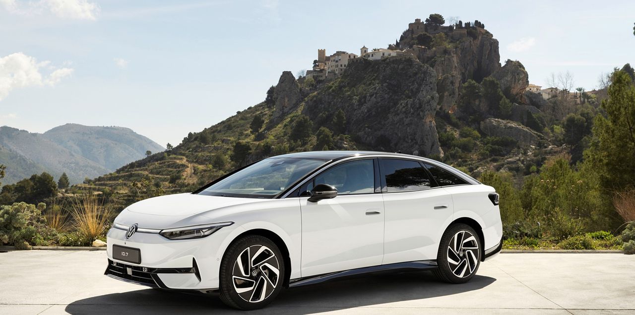 Volkswagen reveals flagship ID.7