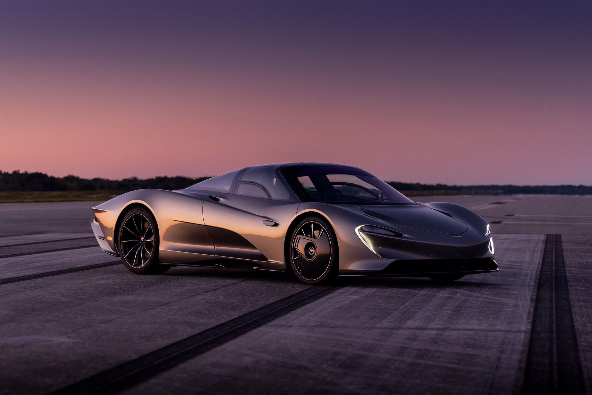 McLaren Speedtail Static Three-quarter 