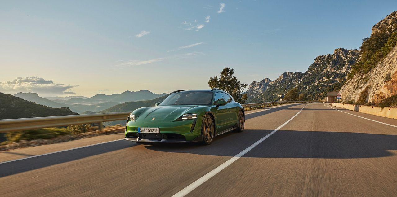 Porsche premieres the Taycan Cross Turismo