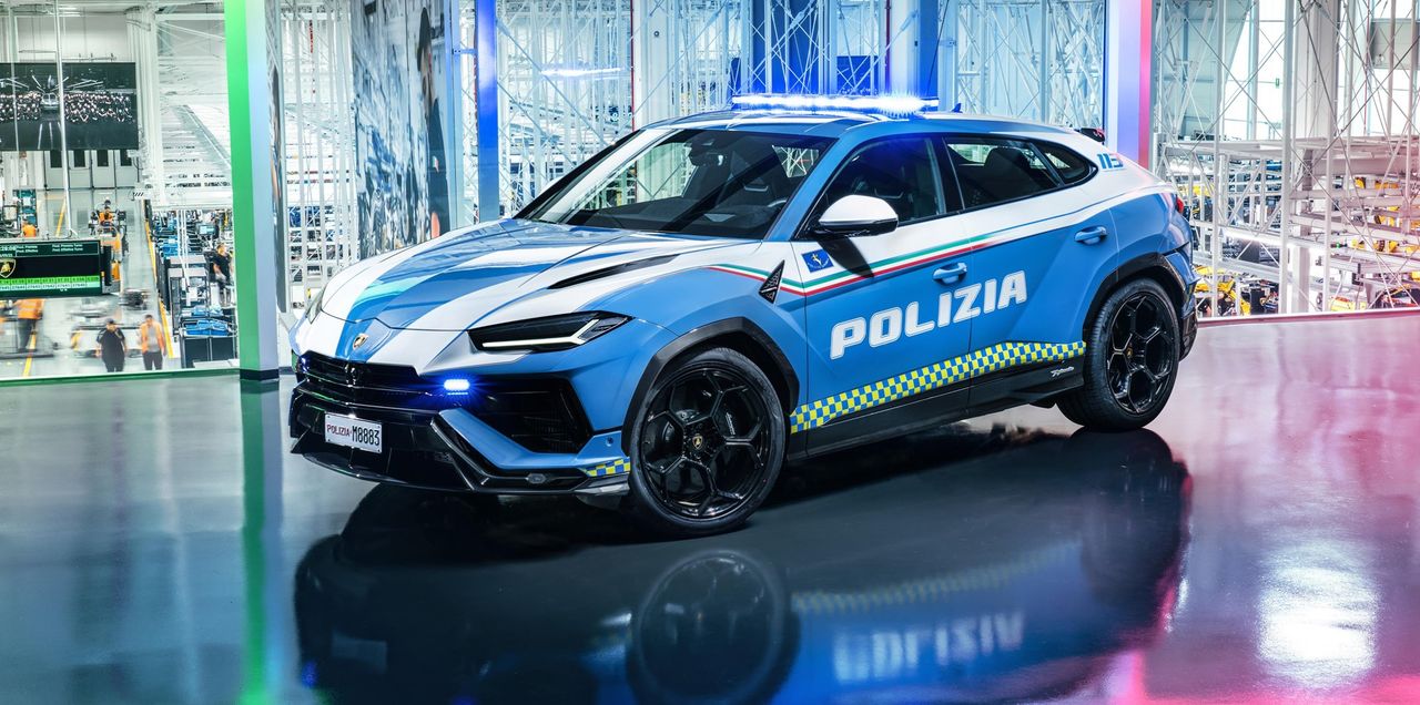Special Lamborghini Urus Performante continues 20-year collaboration with Italian Police