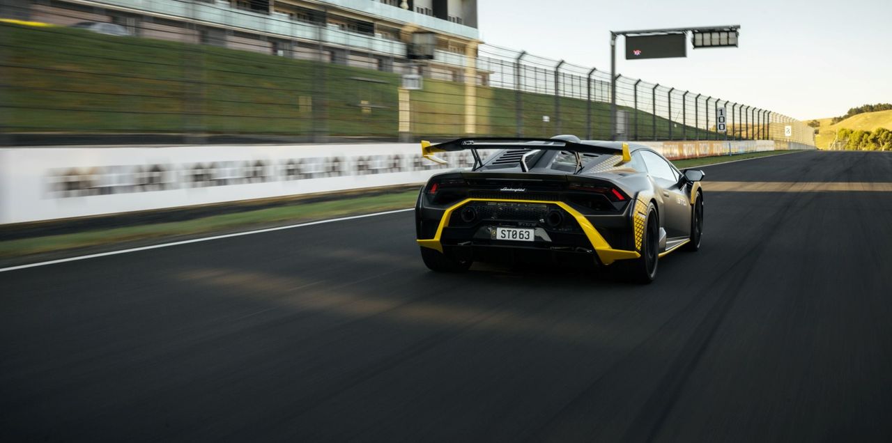 Huracán STO on track 
