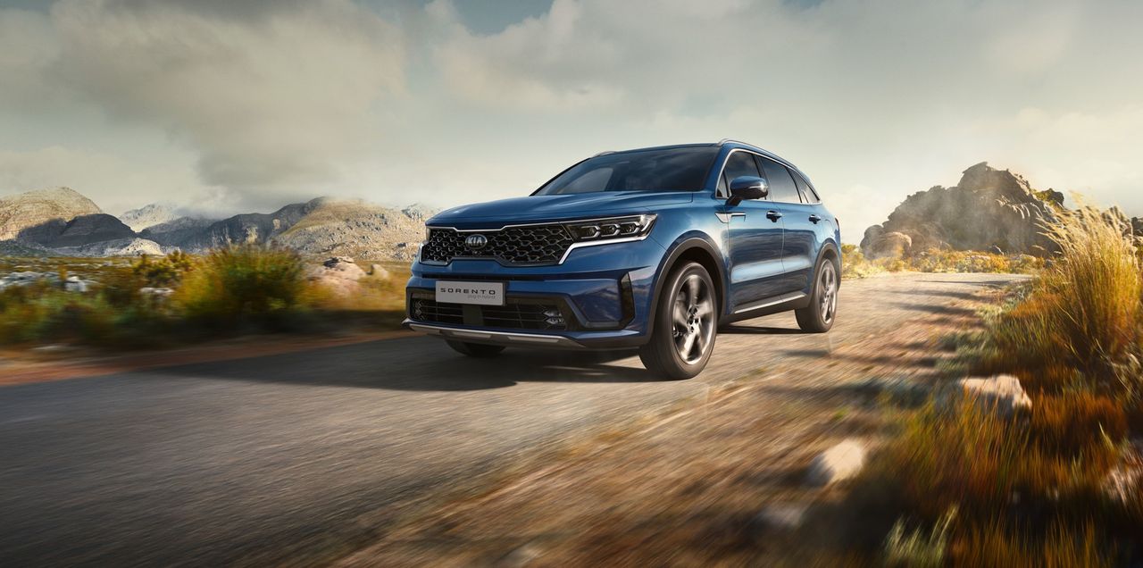 Hybrid and PHEV options join award-winning Kia Sorento range