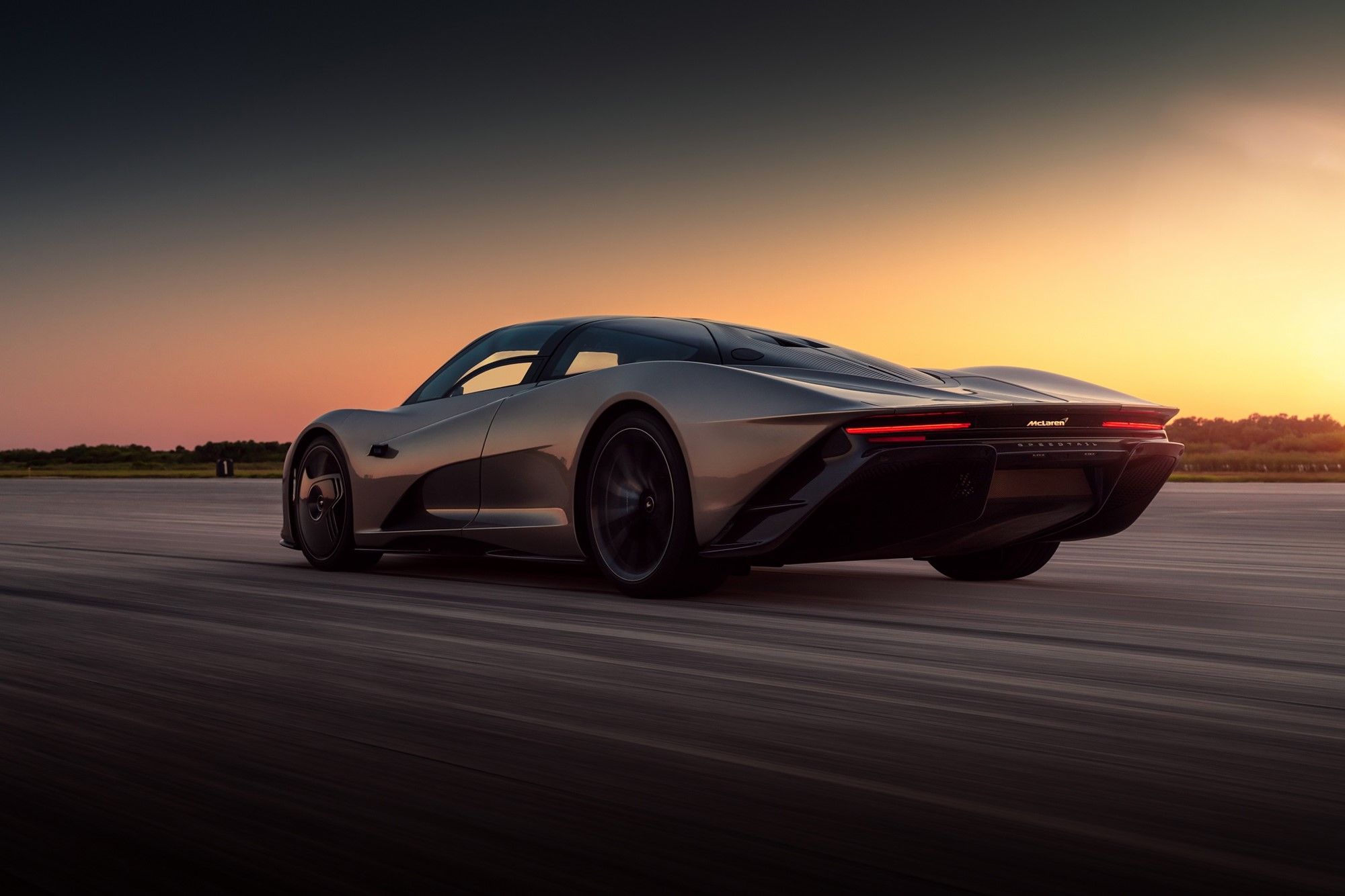 McLaren Speedtail Dynamic Track Rear