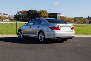 Lexus LS 460