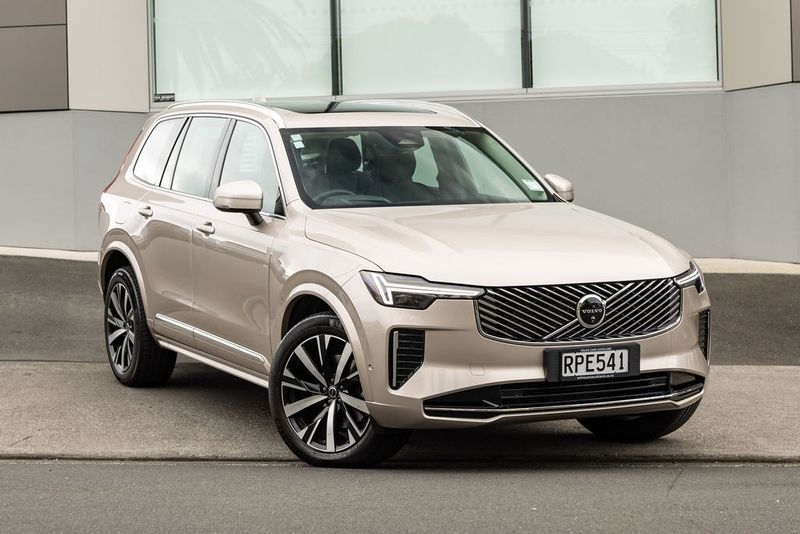 Volvo XC90 B5 AWD Ultra Bright