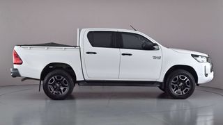 2020 TOYOTA HILUX SR (4x4)