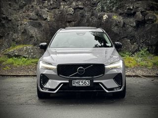 Volvo XC60 B5 AWD Ultra Dark