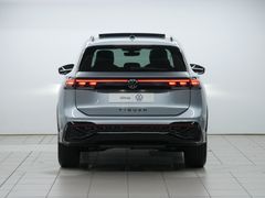 Volkswagen Tiguan R-Line AWD Black P Tour