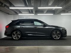 Audi Q8 55 e tron S line