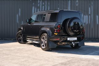 Land Rover Defender 110 D300 X-Dynamic SE
