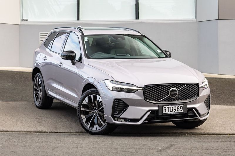 Volvo XC60 B5 AWD Ultra Dark