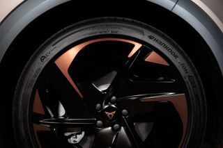 CUPRA Tavascan VZ