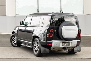 Land Rover Defender 110 D300 SE