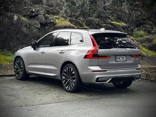 Volvo XC60 B5 AWD Ultra Dark