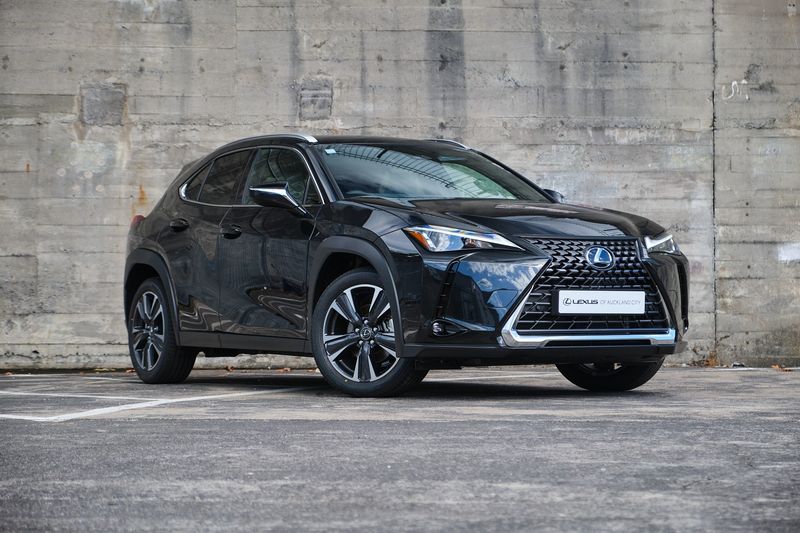 Lexus UX 300h Premium AWD