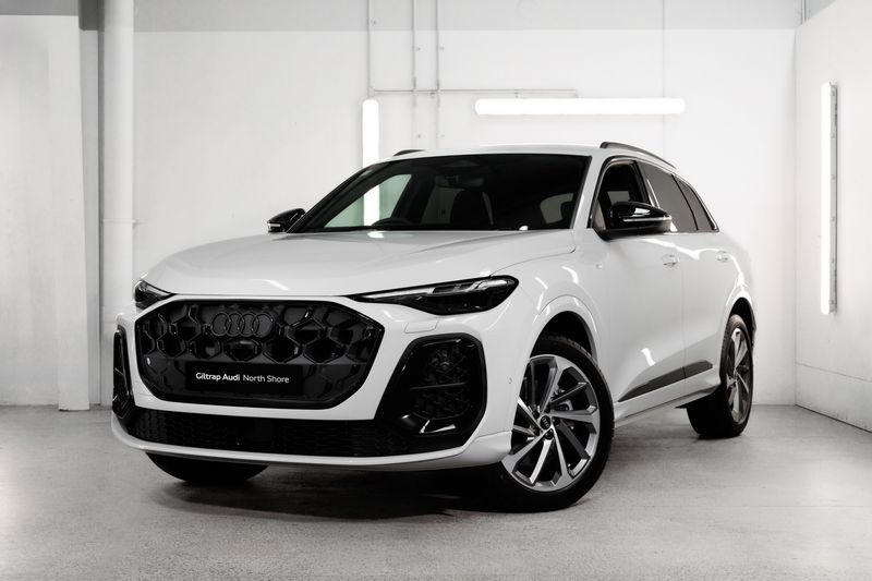Audi Q5 SUV TFSI quattro S tronic 1