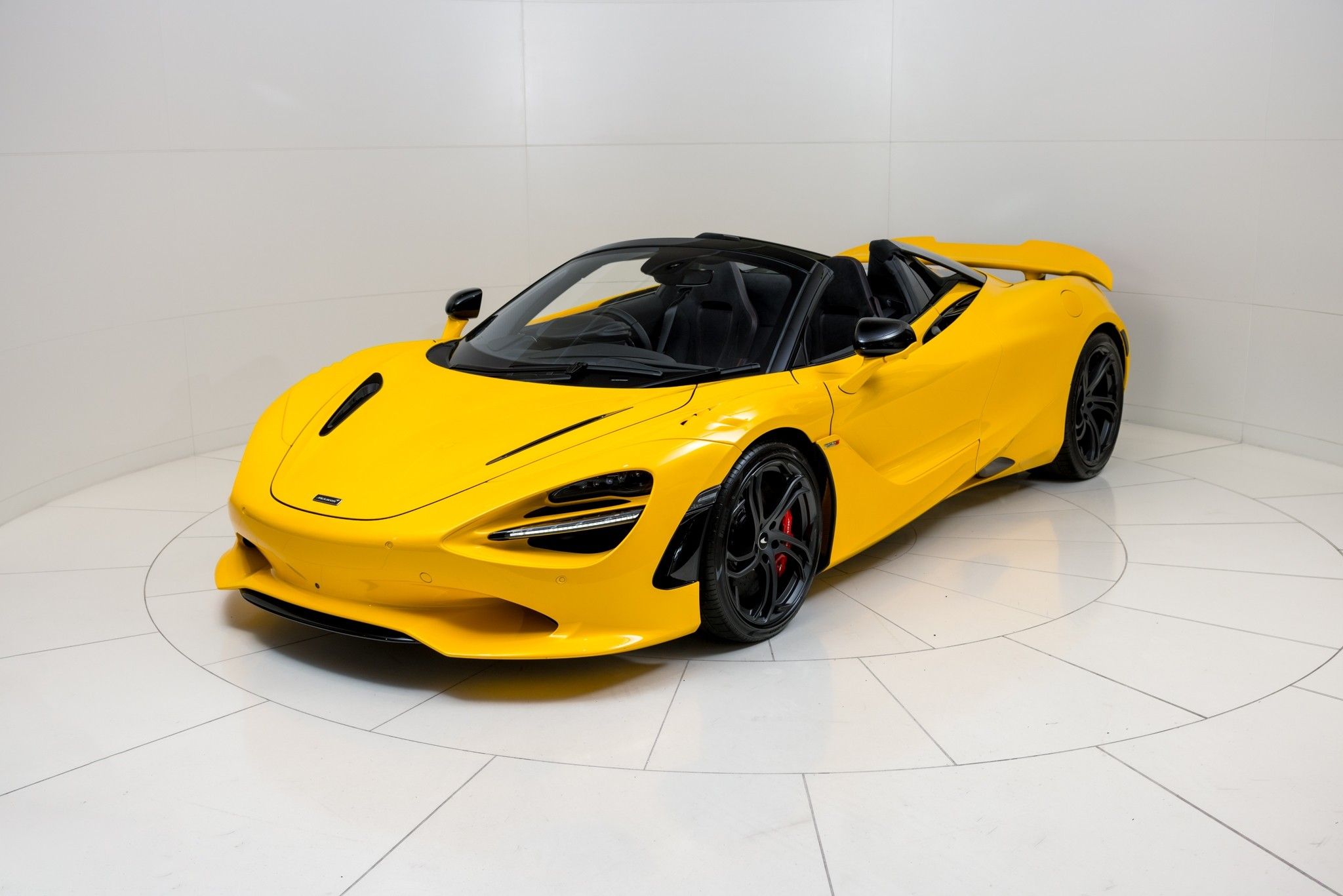 マギーロンドン Vernas We are pleased to represent this breathtaking 750S Spider