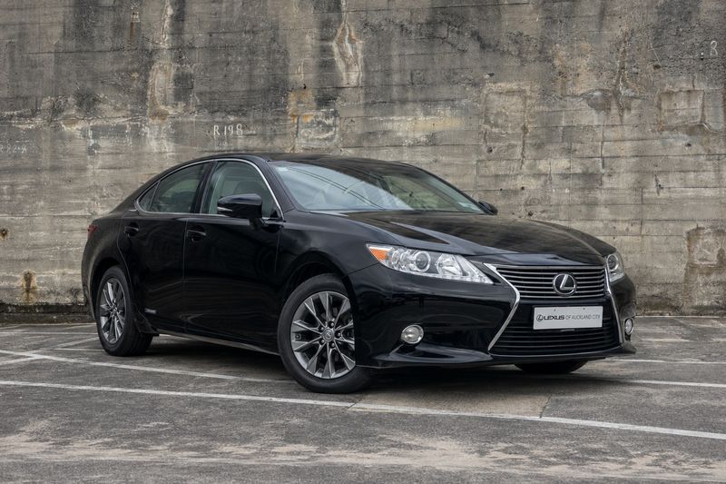 Lexus ES 300H Hybrid Sedan