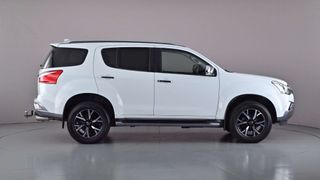 2021 ISUZU MU-X LS-T (4x4)