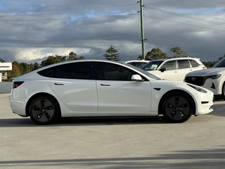 TESLA MODEL 3 Standard Range Plus