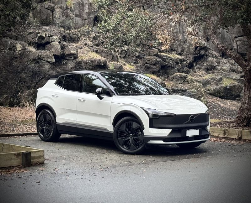 Volvo EX30 Cross Country Ultra Twin Motor Performance