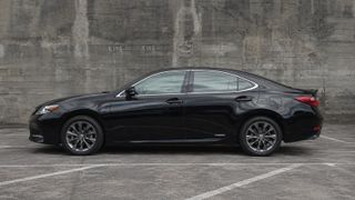 Lexus ES 300H Hybrid Sedan