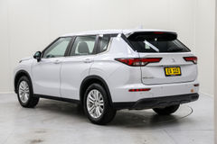 MITSUBISHI OUTLANDER ES