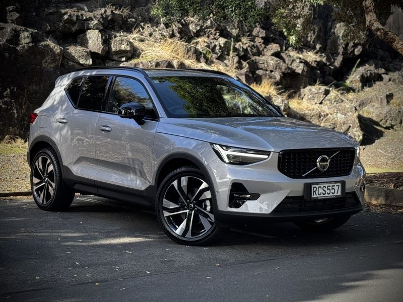 Volvo XC40 B4 FWD Ultra Dark