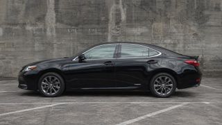 Lexus ES 300H Hybrid Sedan