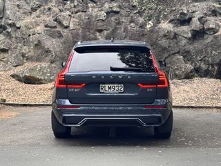 Volvo XC60 B5 AWD Ultra Dark