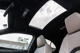 Lexus UX 250h Limited