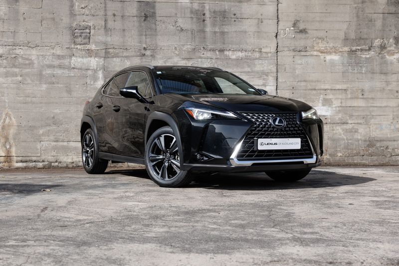 Lexus UX 300h Limited
