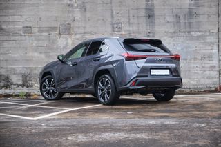 Lexus UX 300h Premium AWD
