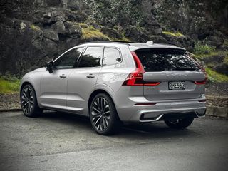 Volvo XC60 B5 AWD Ultra Dark