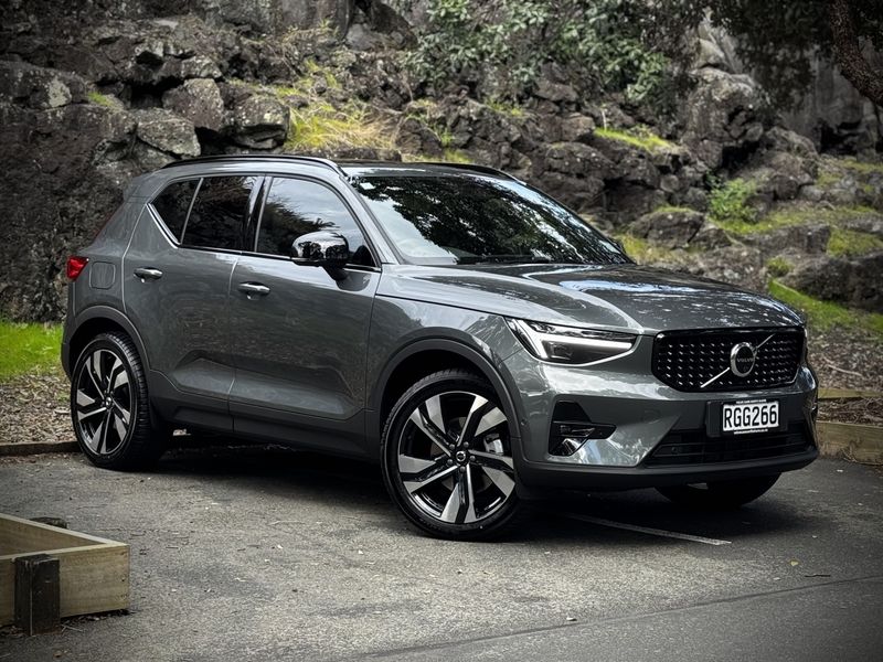Volvo XC40 B4 AWD Ultra Dark