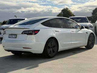 TESLA MODEL 3 Standard Range Plus