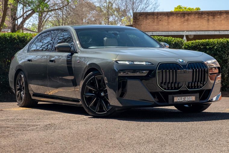 BMW i7