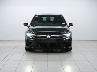 Volkswagen Golf R Touring Black Package
