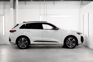 Audi Q5 SUV TFSI quattro S tronic 1