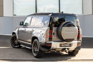 Land Rover Defender 110 D240 SE