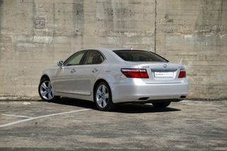Lexus LS 460 Luxury Sedan